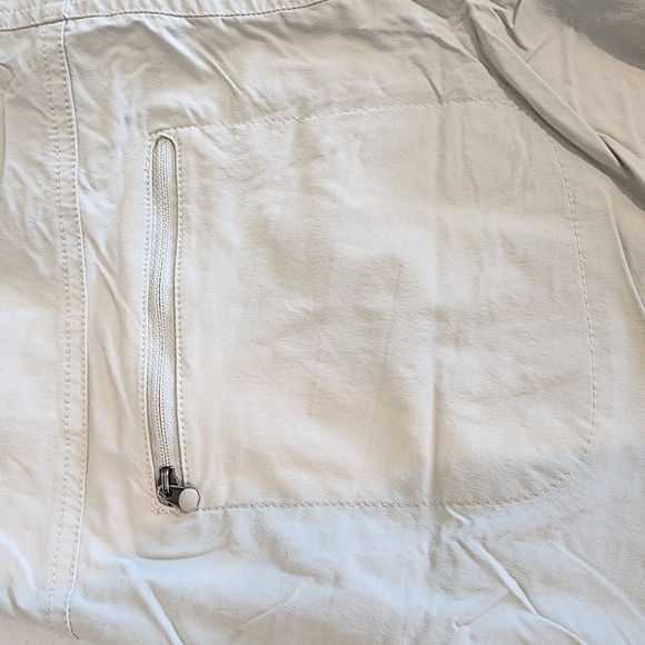 L.L. Bean Nylon Khaki Shorts Woman's 10 Zipper Cargo Pocket Stretch Waist EUC - Picture 6 of 11